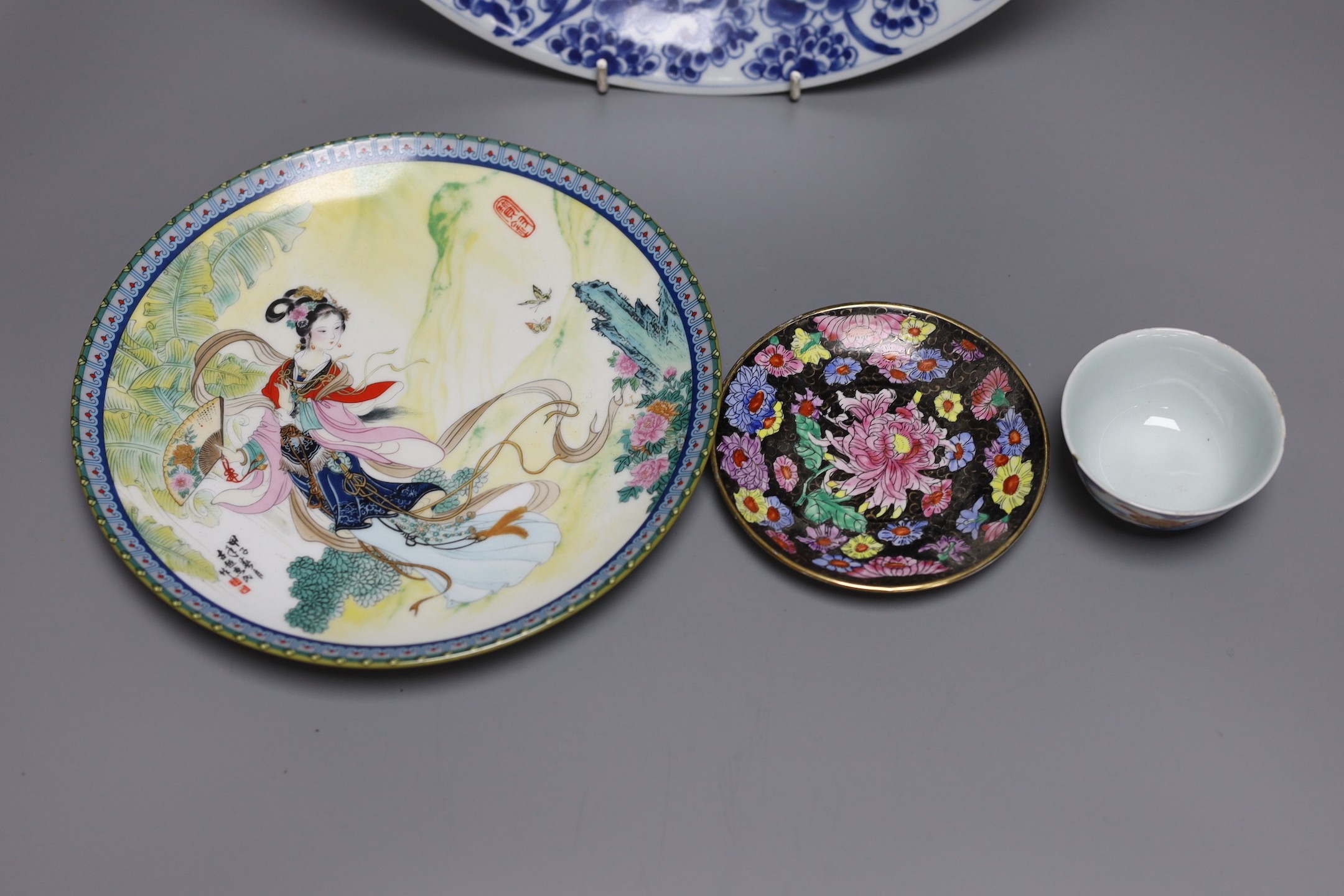 A group of Chinese and Japanese ceramics, largest piece 29cm